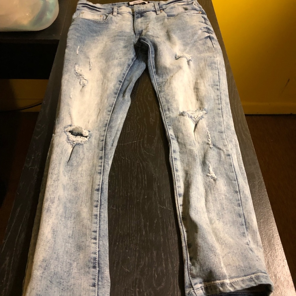 WHITE TAG 34 x 30 LIGHT STONEWASHED SHREDDED JEANS